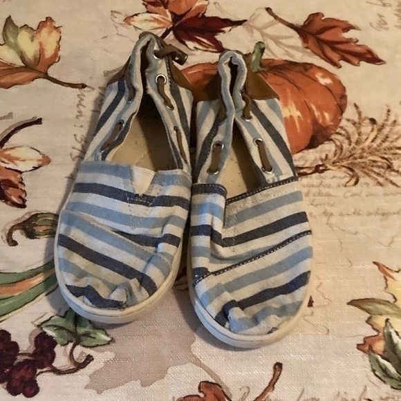 5/$25 Tom’s Blue Striped Loafers - Picture 1 of 6